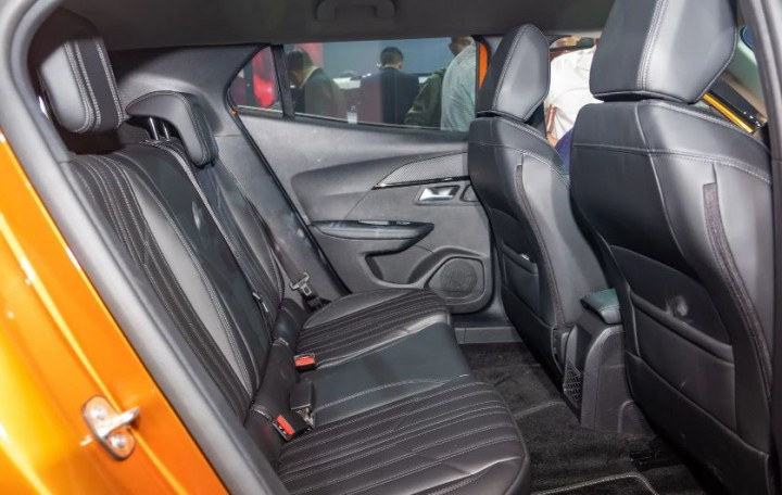 Peugeot 2008 - 09